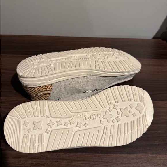 Brand new (never worn) Women’s Hey Dudes - Picture 4 of 4